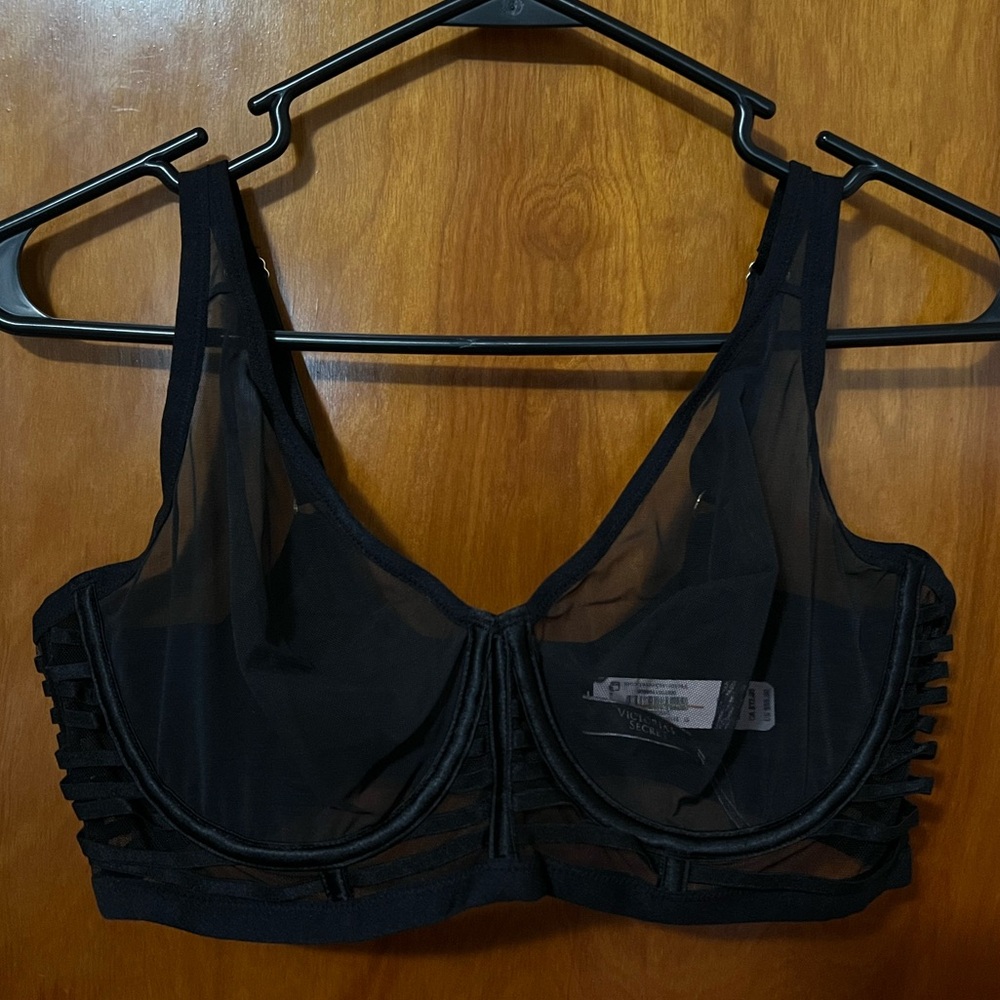 NWT, 38D, Victoria’s Secret, black unlined plunge bra, adjustable straps